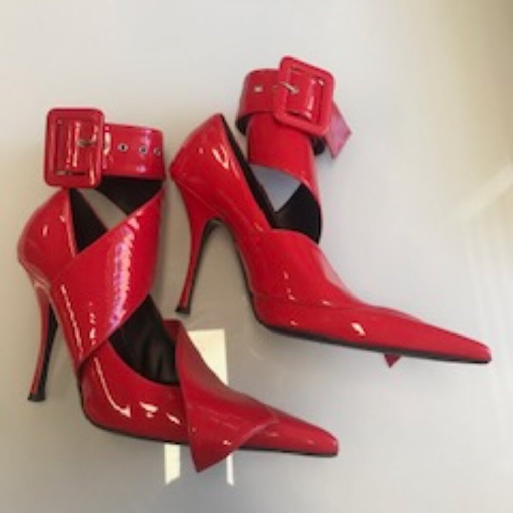 Patent leather pumps - Red